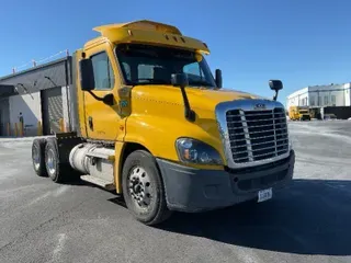 2018 Freightliner X12564ST