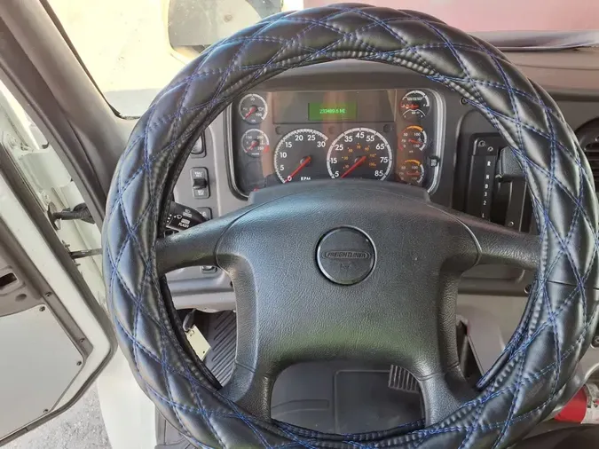 2018 FREIGHTLINER M2 106