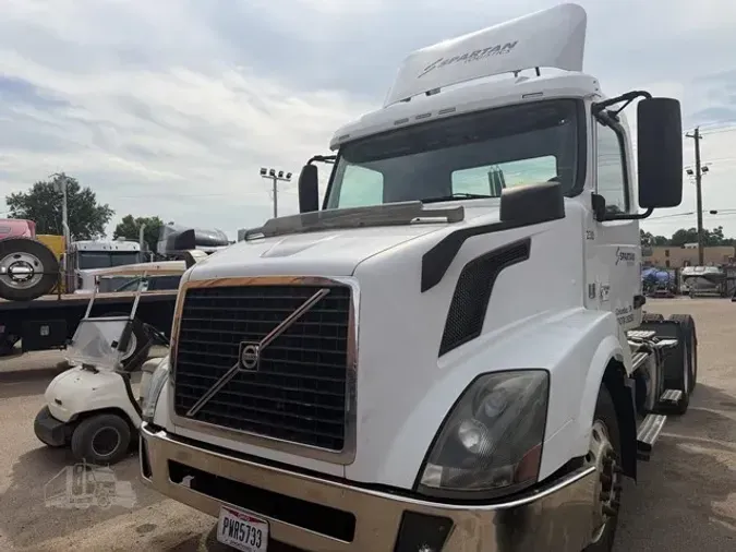 2015 VOLVO VNL64T300