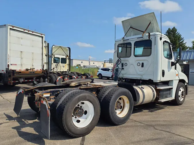 2018 FREIGHTLINER/MERCEDES CASCADIA 125