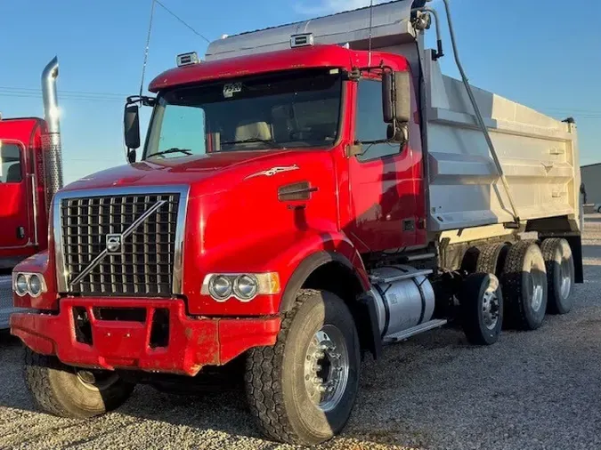 2006 VOLVO VHD64F200