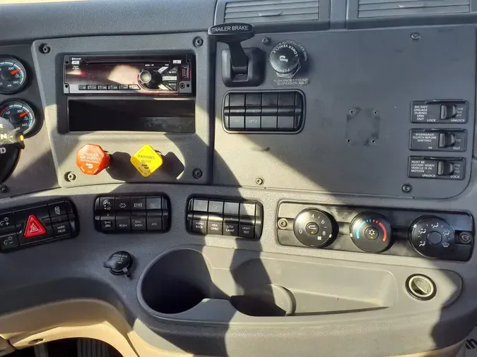 2018 FREIGHTLINER/MERCEDES CASCADIA 113