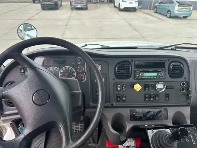 2018 Freightliner Business Class M2 106