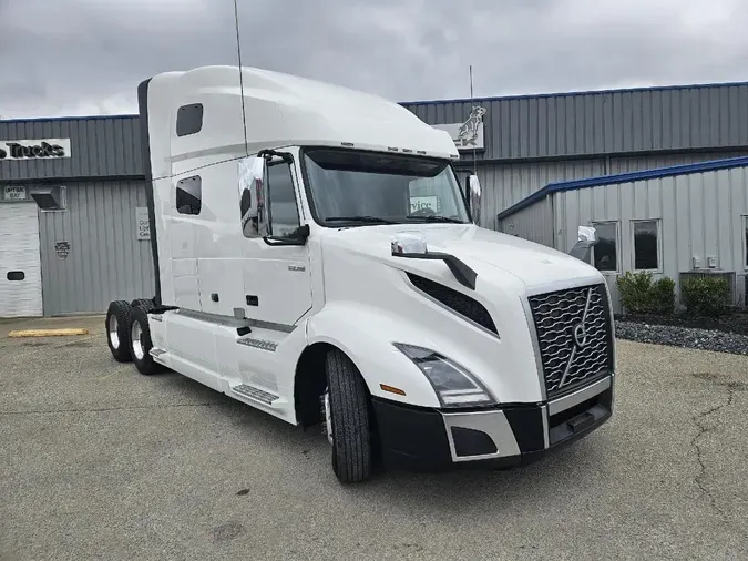 2021 VOLVO VNL64T760