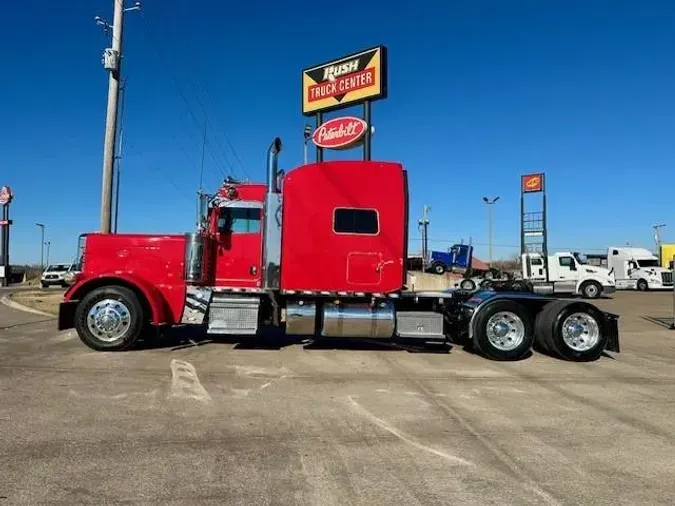 2023 Peterbilt 389