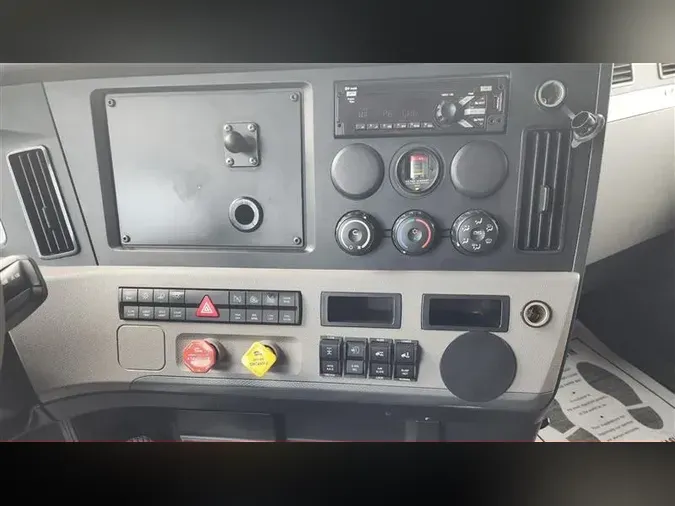 2021 FREIGHTLINER CA116