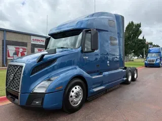 2021 VOLVO VNL760