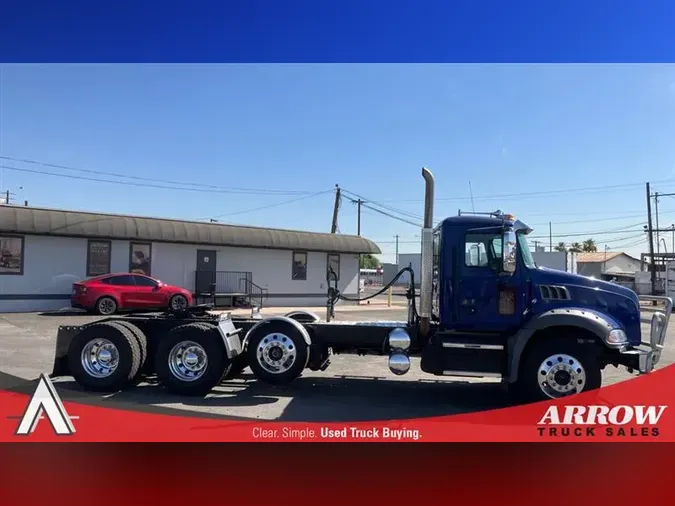 2021 MACK GR64BT