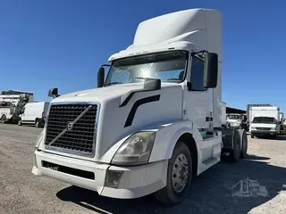 2012 VOLVO VNL64T300