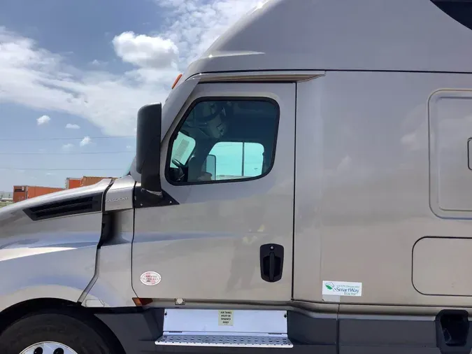 2021 Freightliner Cascadia 126