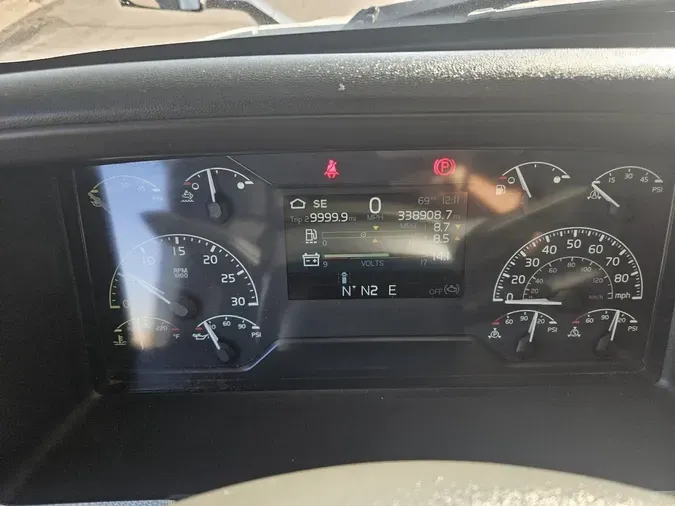 2021 VOLVO VNL64T8609fba47ff501d22b0d9f6c1cf3ee452a2