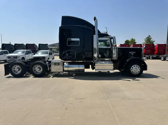 2022 Peterbilt 389