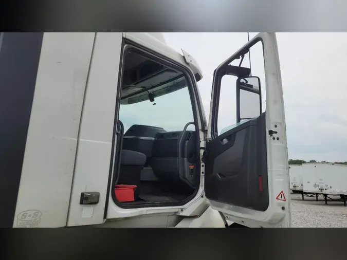 2018 Volvo VNL300