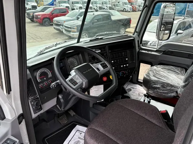 2027 MACK Granite GR64B