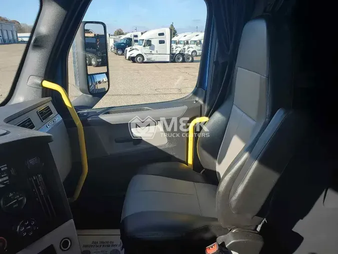 2020 FREIGHTLINER Cascadia 126