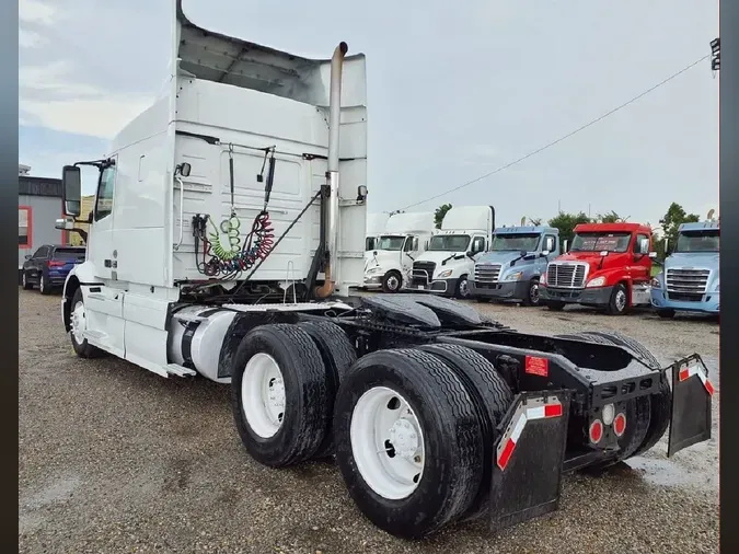 2019 VOLVO VNR64T640