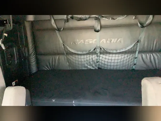 2024 Freightliner Cascadia 126