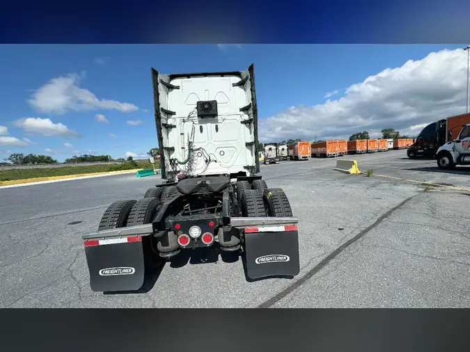 2023 Freightliner Cascadia 126
