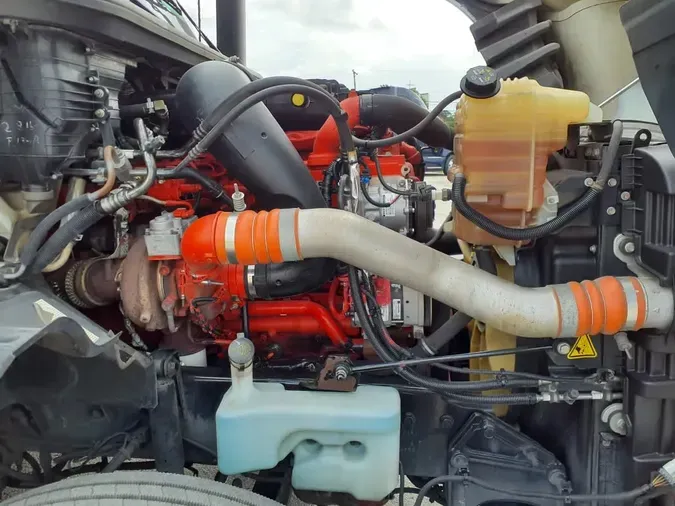 2019 NAVISTAR INTERNATIONAL LT625 SLPR CAB