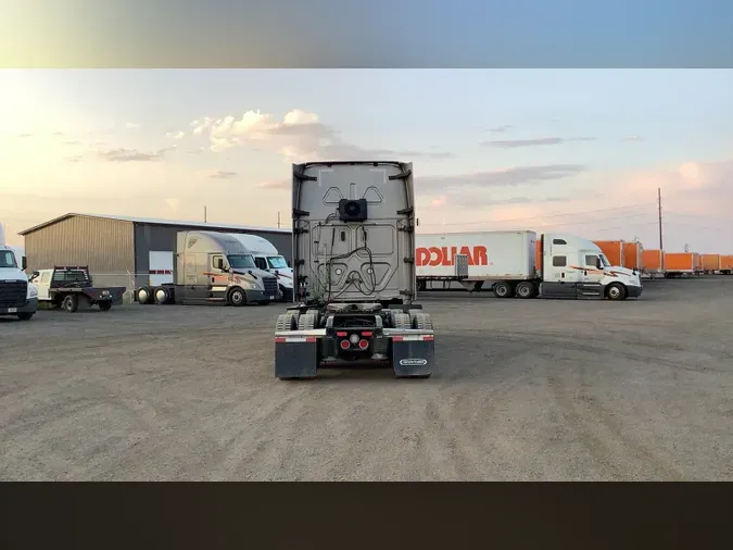 2021 Freightliner Cascadia 126