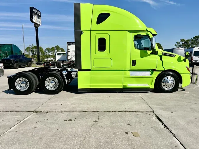 2023 Freightliner Cascadia 126