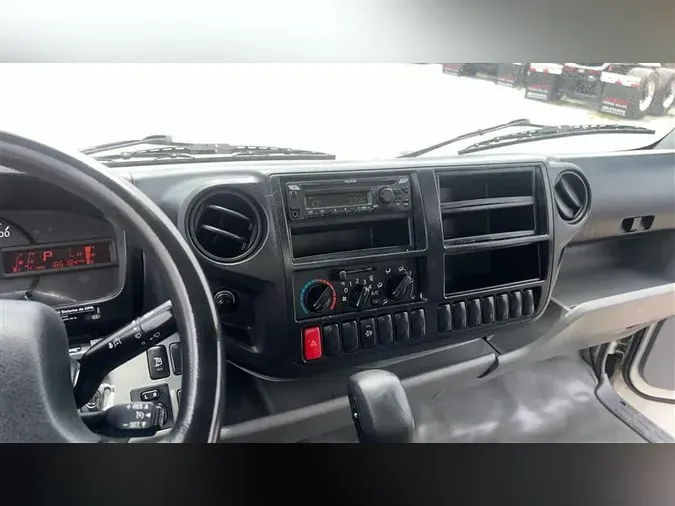 2019 HINO 195