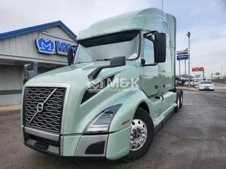 2025 VOLVO VNL64T760