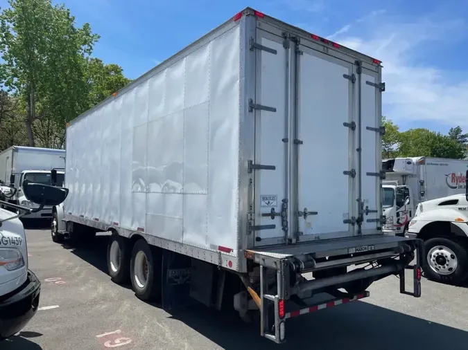 2018 FREIGHTLINER M2 106