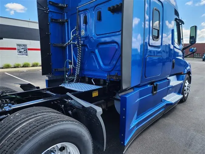 2022 FREIGHTLINER CASCADIA9fe0af25da7823f90c02e57c1f79f479