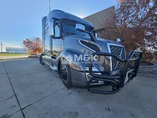 2023 VOLVO VNL64T860