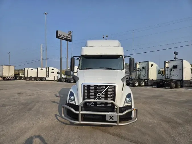2022 VOLVO VNL64T740