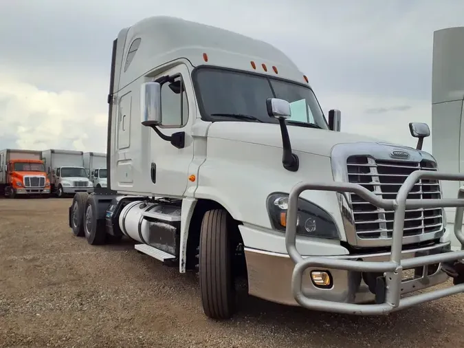 2018 FREIGHTLINER/MERCEDES CASCADIA 125