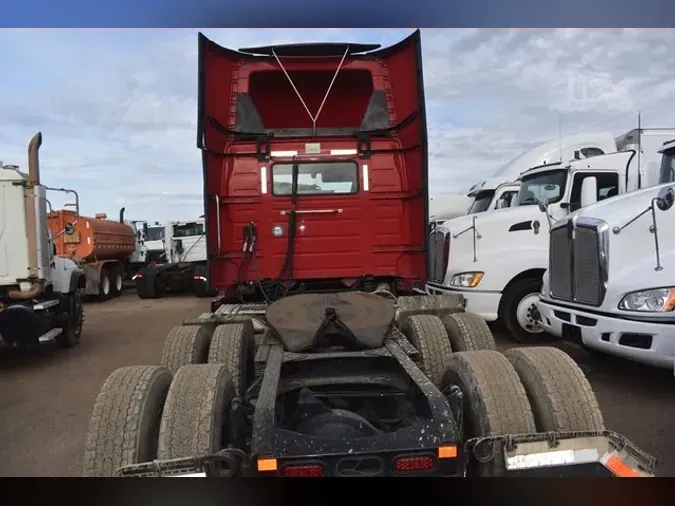 2019 VOLVO VNR64T300