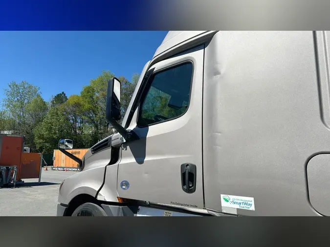 2022 Freightliner Cascadia 126