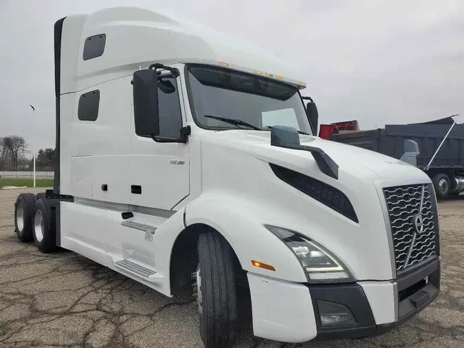 2020 VOLVO VNL64T760