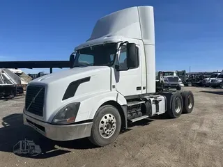 2013 VOLVO VNL64T300