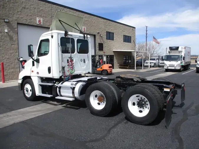 2018 FREIGHTLINER/MERCEDES CASCADIA 125