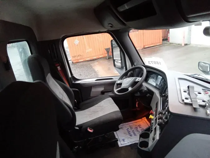 2019 Freightliner Cascadia 126