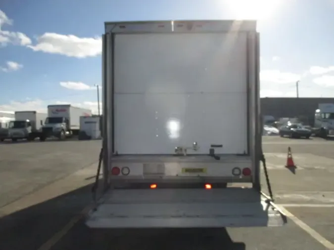 2015 FREIGHTLINER/MERCEDES M2 106