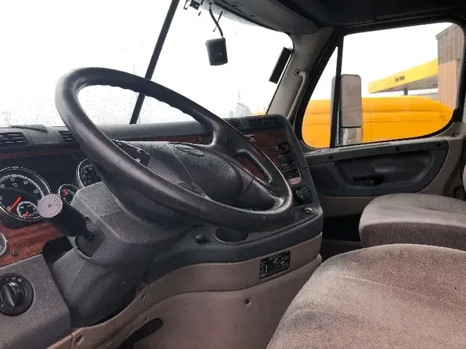 2017 Freightliner X12584ST