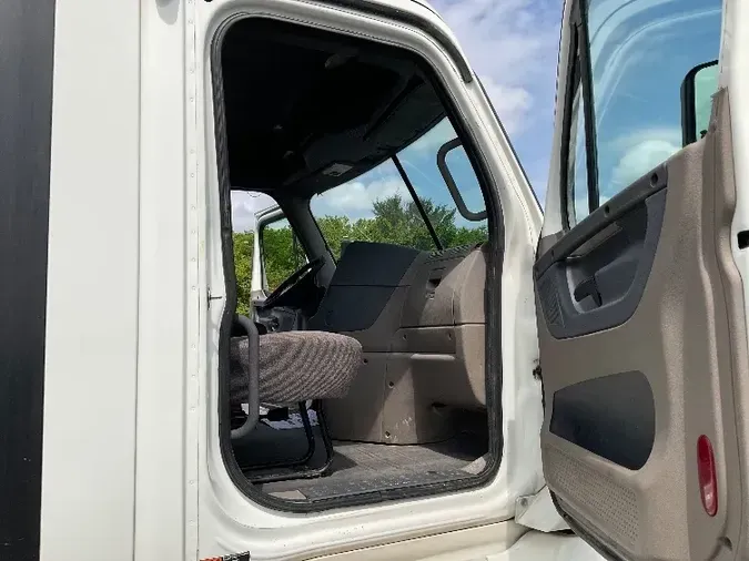 2017 Freightliner X12564ST