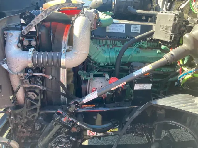 2019 VOLVO VNL