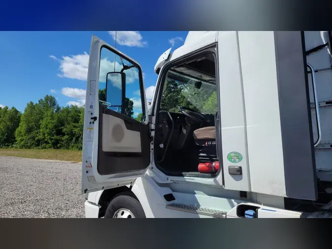 2018 Volvo VNL300