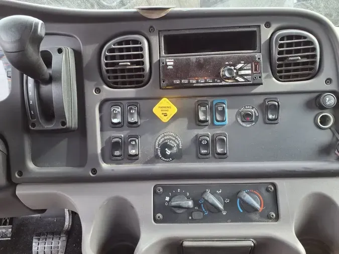 2019 FREIGHTLINER/MERCEDES M2 106