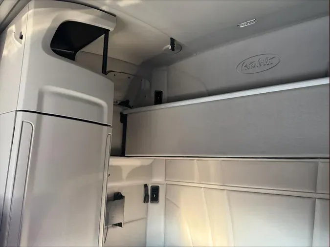 2021 Peterbilt 579