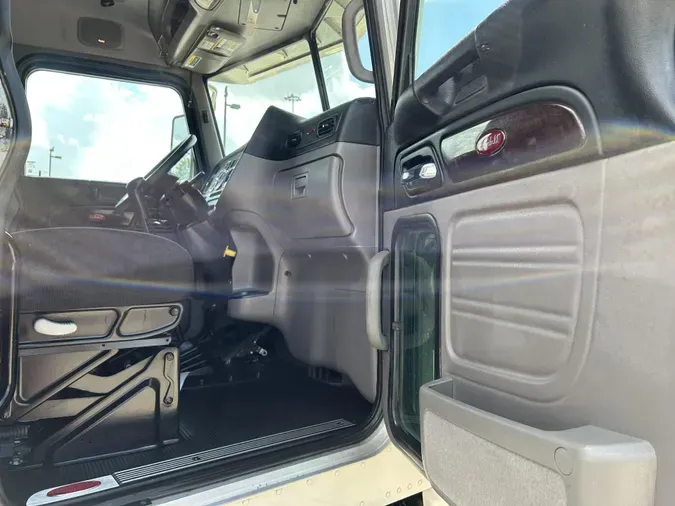 2022 Peterbilt 389