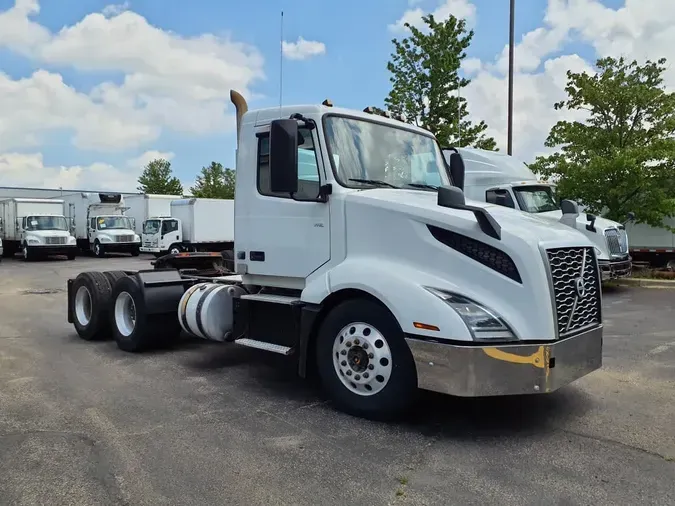 2019 VOLVO VNL64T-300