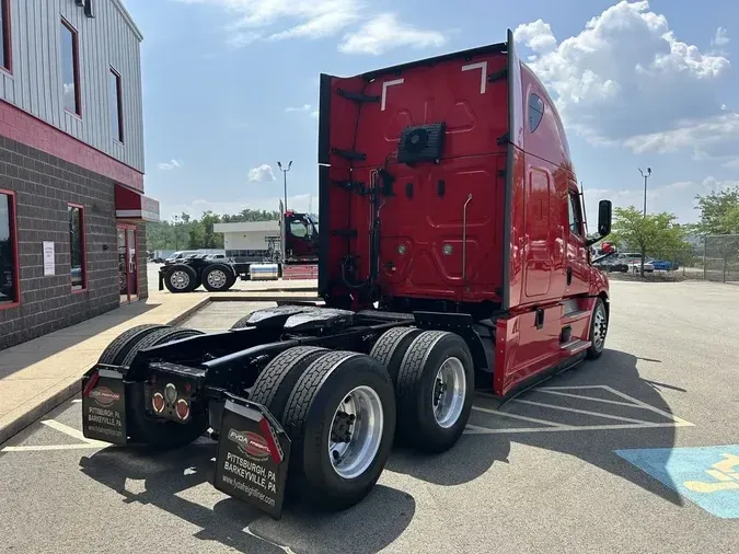 2022 Freightliner Cascadia 126