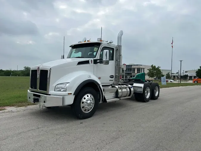 2026 Kenworth T880