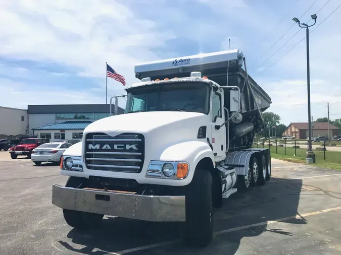 2006 Mack CV713